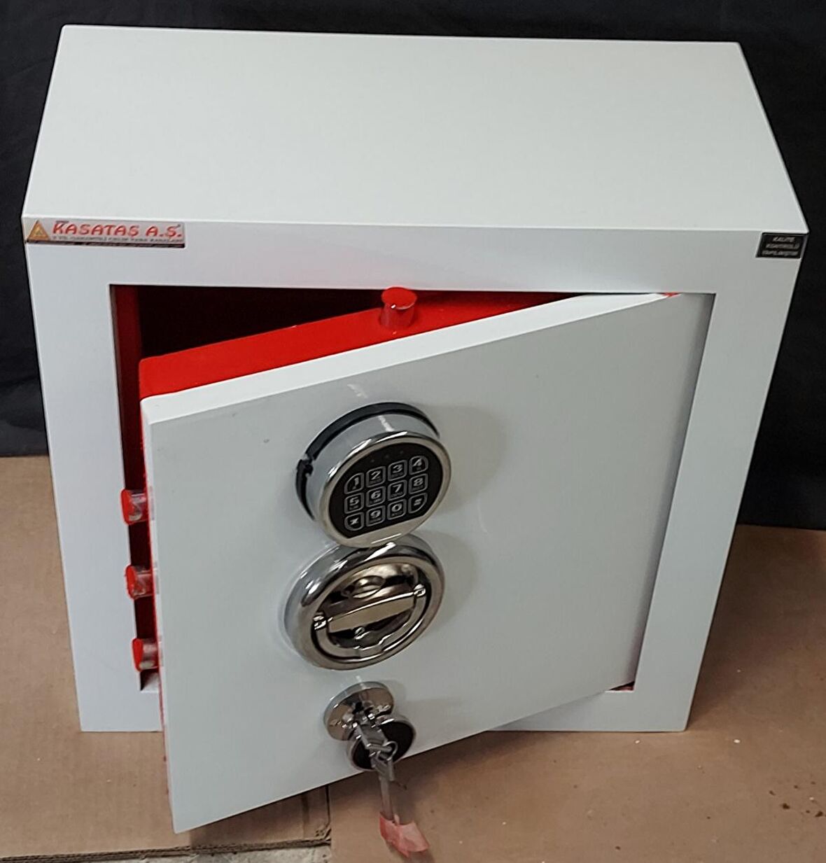050DASH ELEKTRONİK ŞİFRELİ VE ANAHTARLI ANKASTRE GÖMME DUVAR KASA