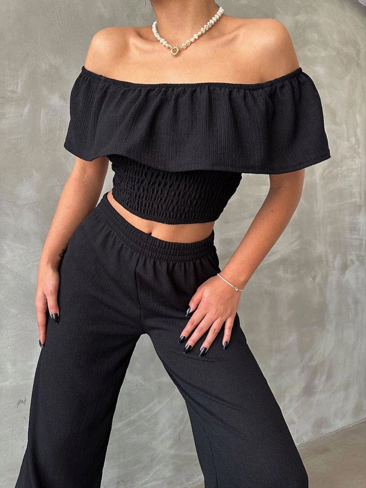EFSANE ŞIKLIKTA MADONNA YAKA CROP VE PANTOLON TAKIM