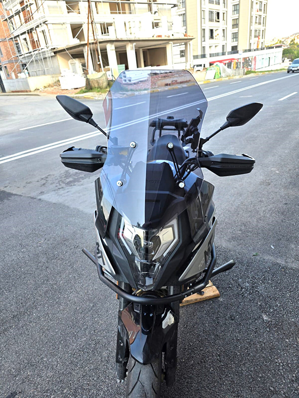 MOTOCAM CF Moto 700 MT Siperlik Ön Cam 2024-2025 Model 56cm Füme Renkli 4mm