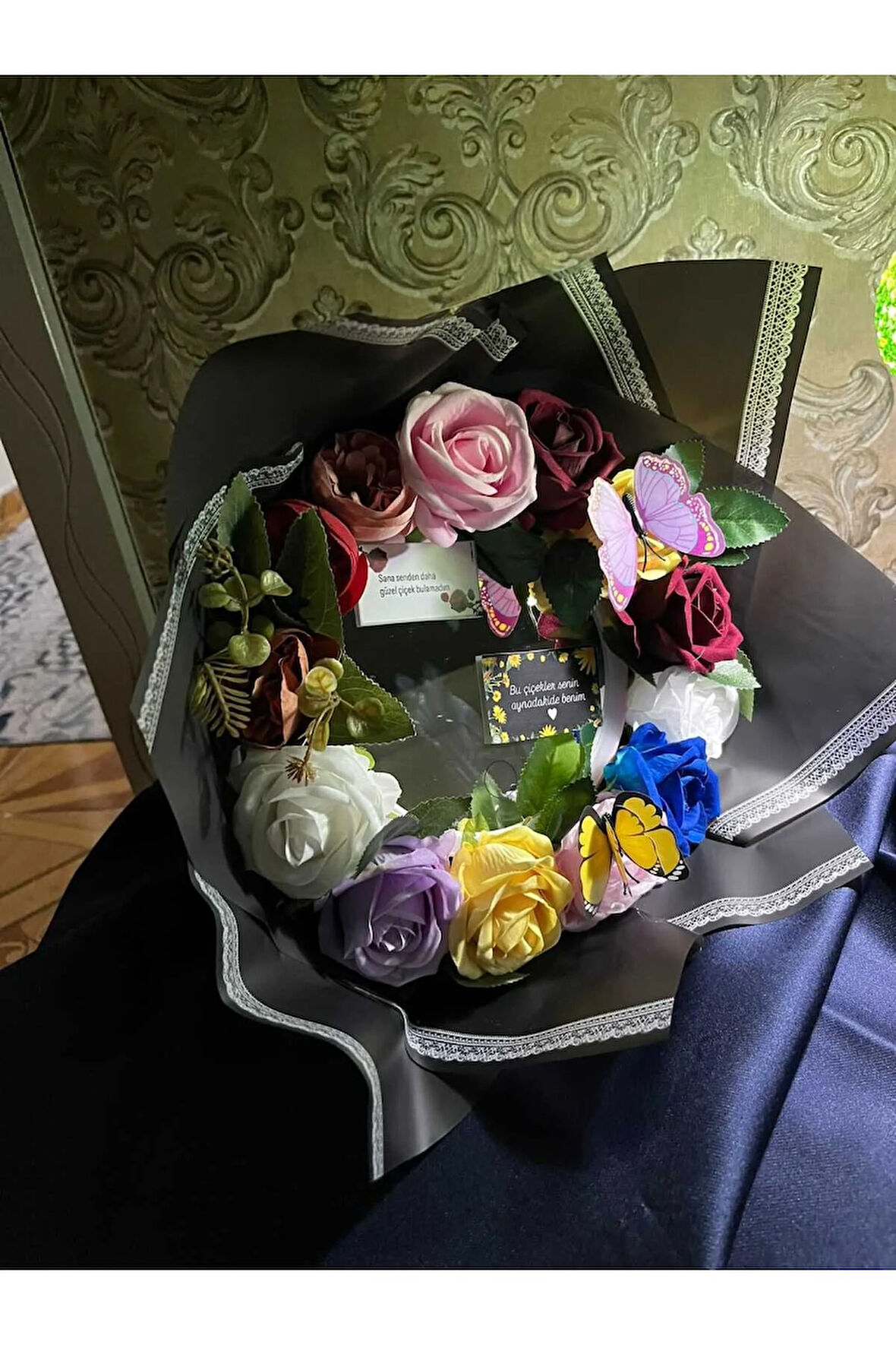 renkli aynalı gül buketi