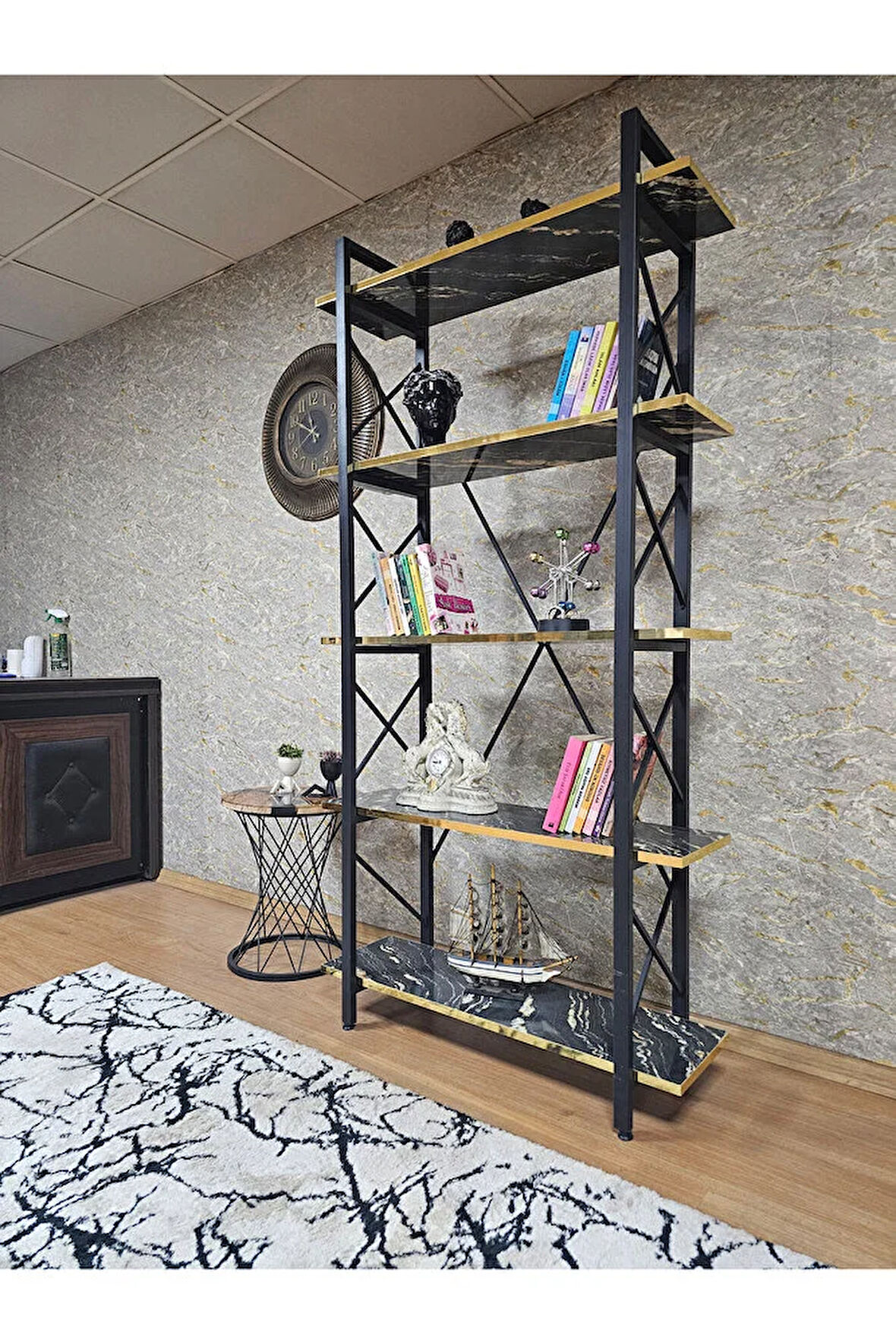 Çıkıntılı Siyah Boyalı Kitaplık - 5 Raflı Suntalem Lüks Kitaplık Luanda Gold Cumbalı