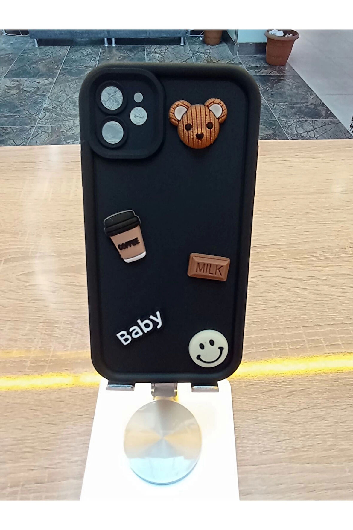 İPhone 11 Uyumlu Coffe Kabartma Figürlü Kamera Korumalı Kapak