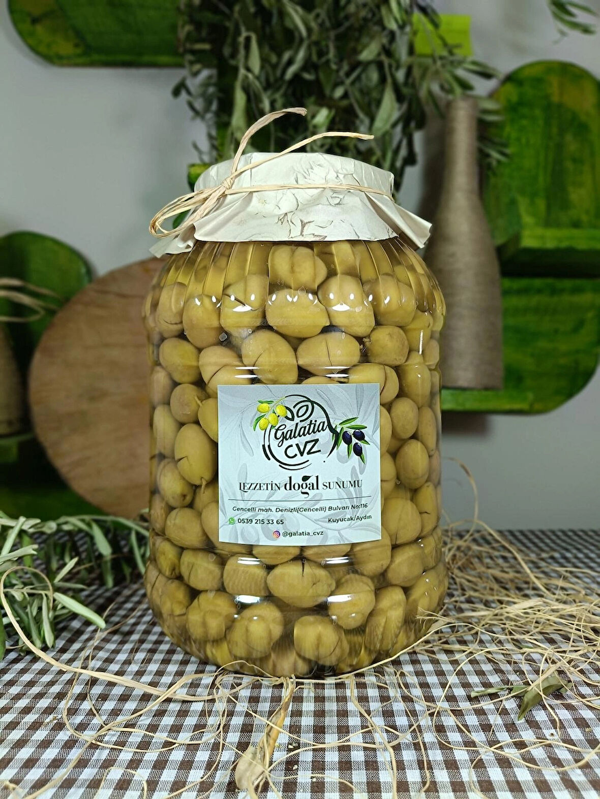 Aydın Yöresi Domat Cinsi Sofralık Tatlandırılmış Kırma Yeşil Zeytin (3 Kg)