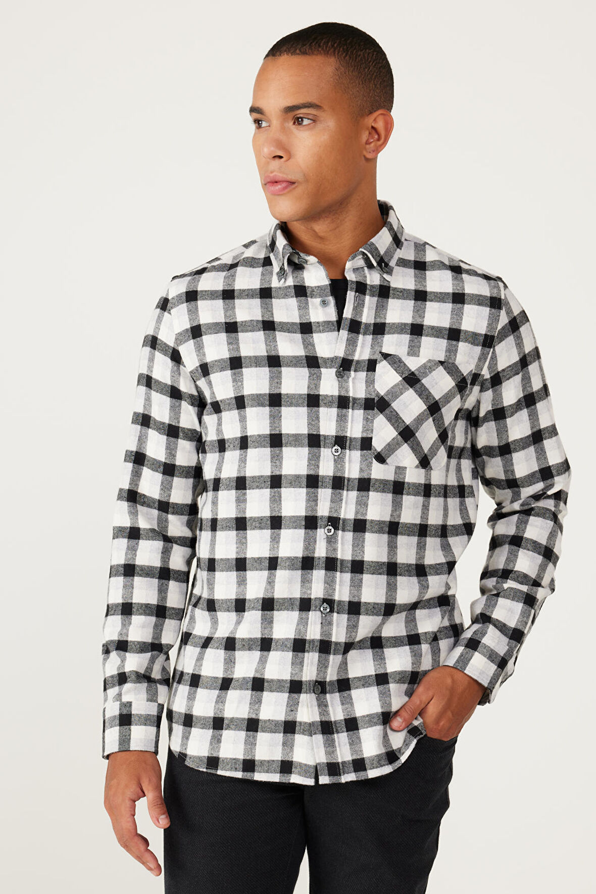 Slim Fit Dar Kesim Düğmeli Yaka Kareli Gömlek