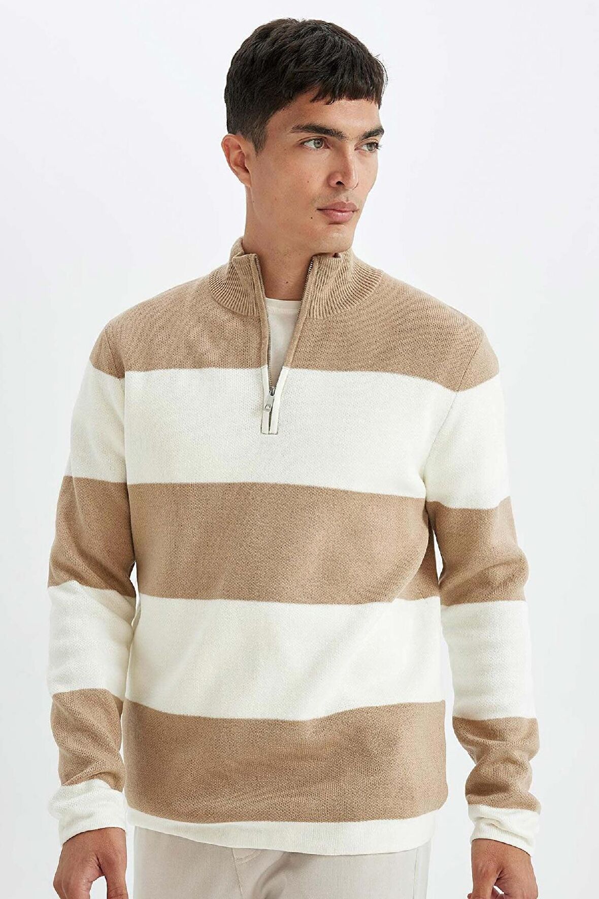 Standart Fit Yarım Fermuarlı Kazak