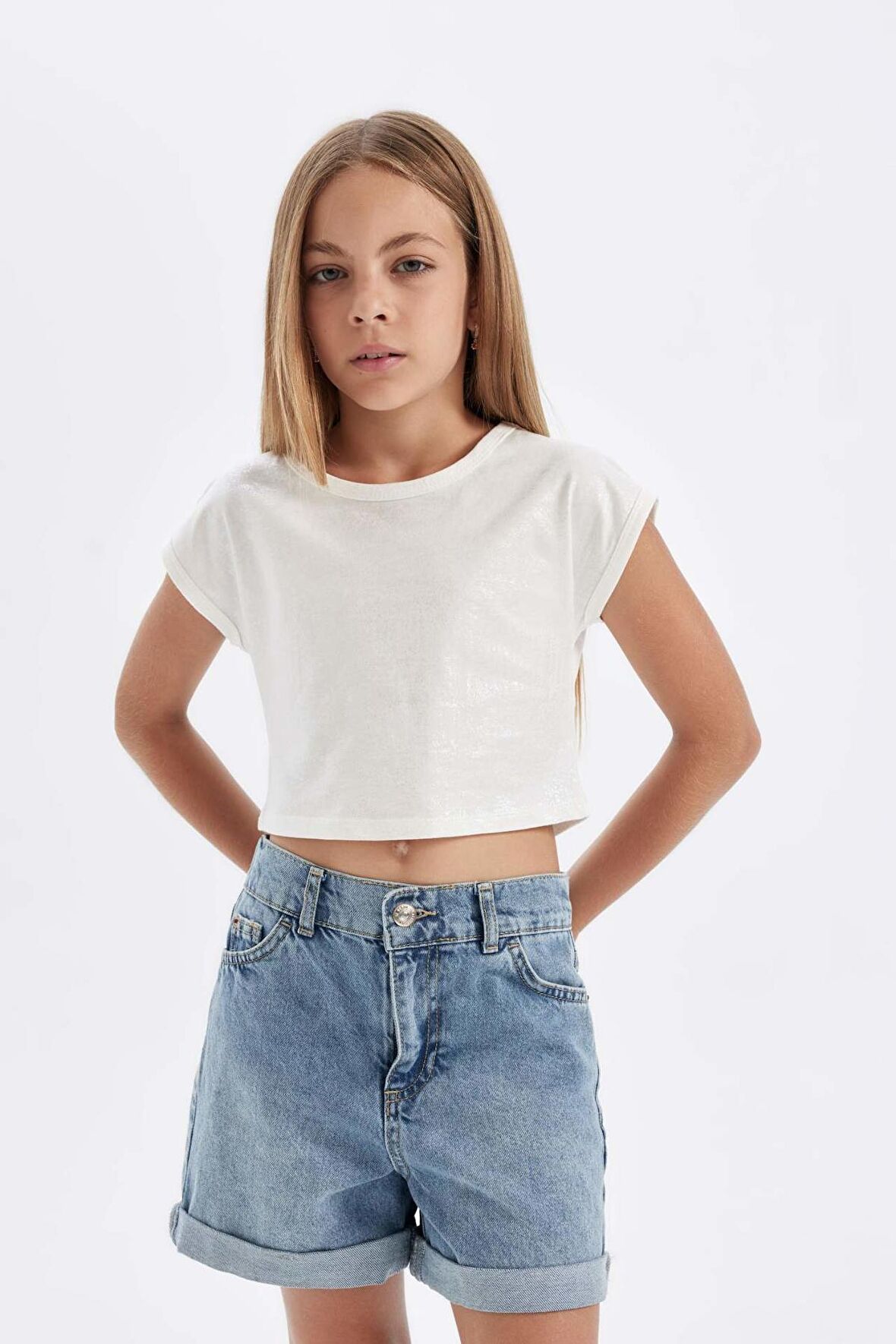 DeFacto Kız Çocuk Slim Fit Dar Kesim Bisiklet Yaka Fitilli Kaşkorse Kısa Kollu Tişört C5467A824SMPN74