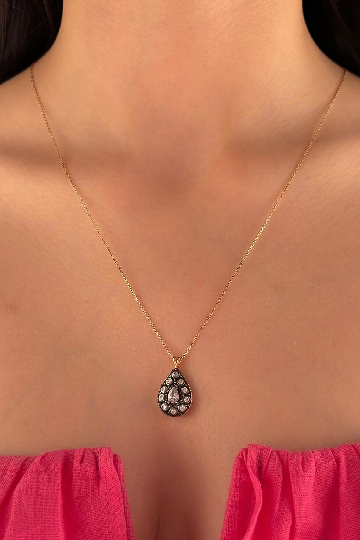 14 Ayar Altın Damla Taş Detaylı Kolye