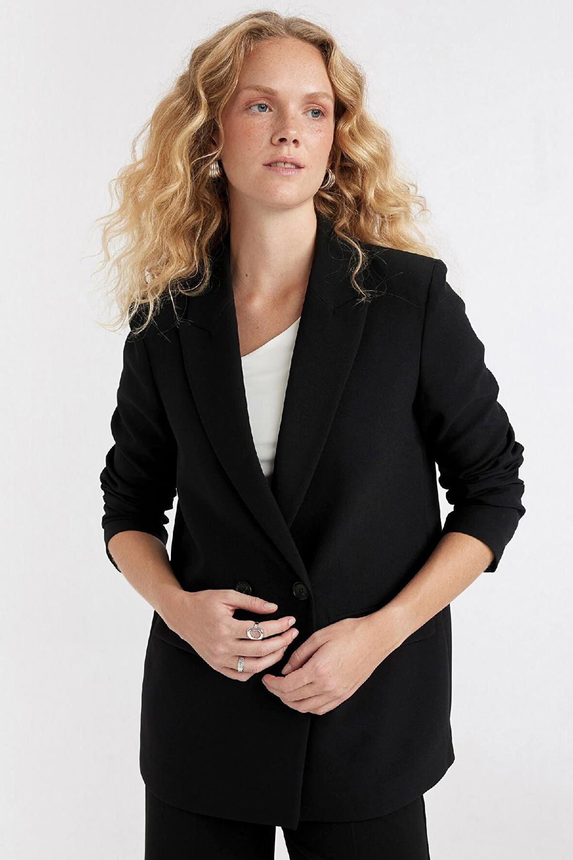 DeFacto Oversize Geniş Kalıp Ceket Yaka Düğmeli Basic Düz Blazer Ceket C2457AX24AUBK81