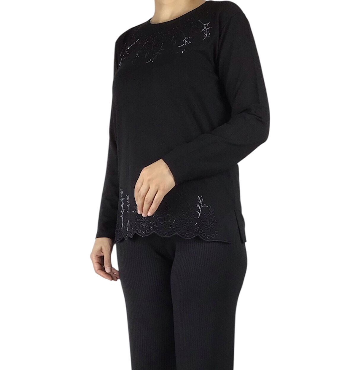 KADIN YAKA VE ETEK UCU TAŞ VE İŞLEMELİ MEVSİMLİK BLUZ