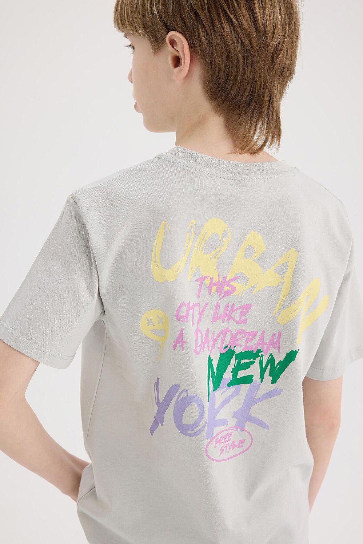 DeFacto Erkek Çocuk Bisiklet Yaka Sırt Baskılı Kısa Kollu Tişört E0104A825SMGR470