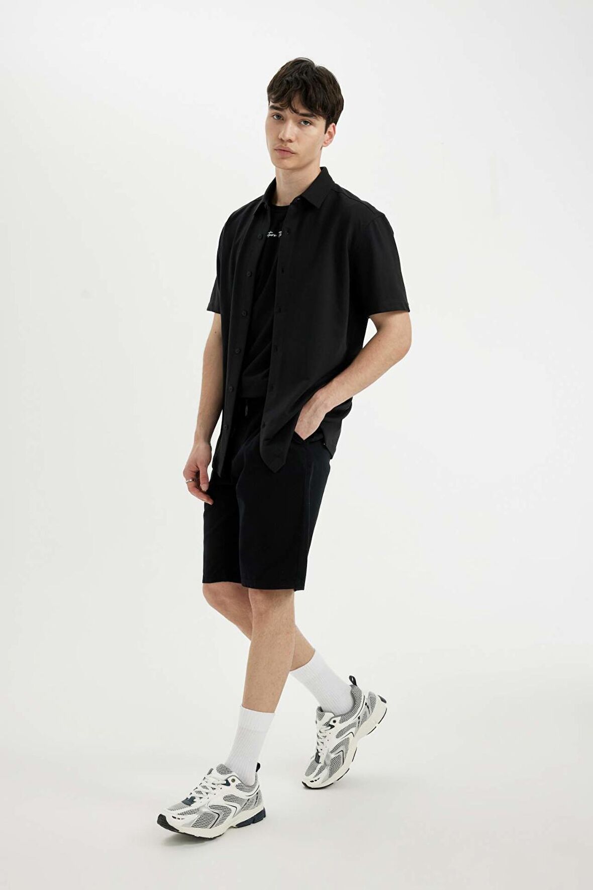 DeFacto Regular Fit Düz Paça Gabardin Bermuda Şort C5397AX24SMBK81
