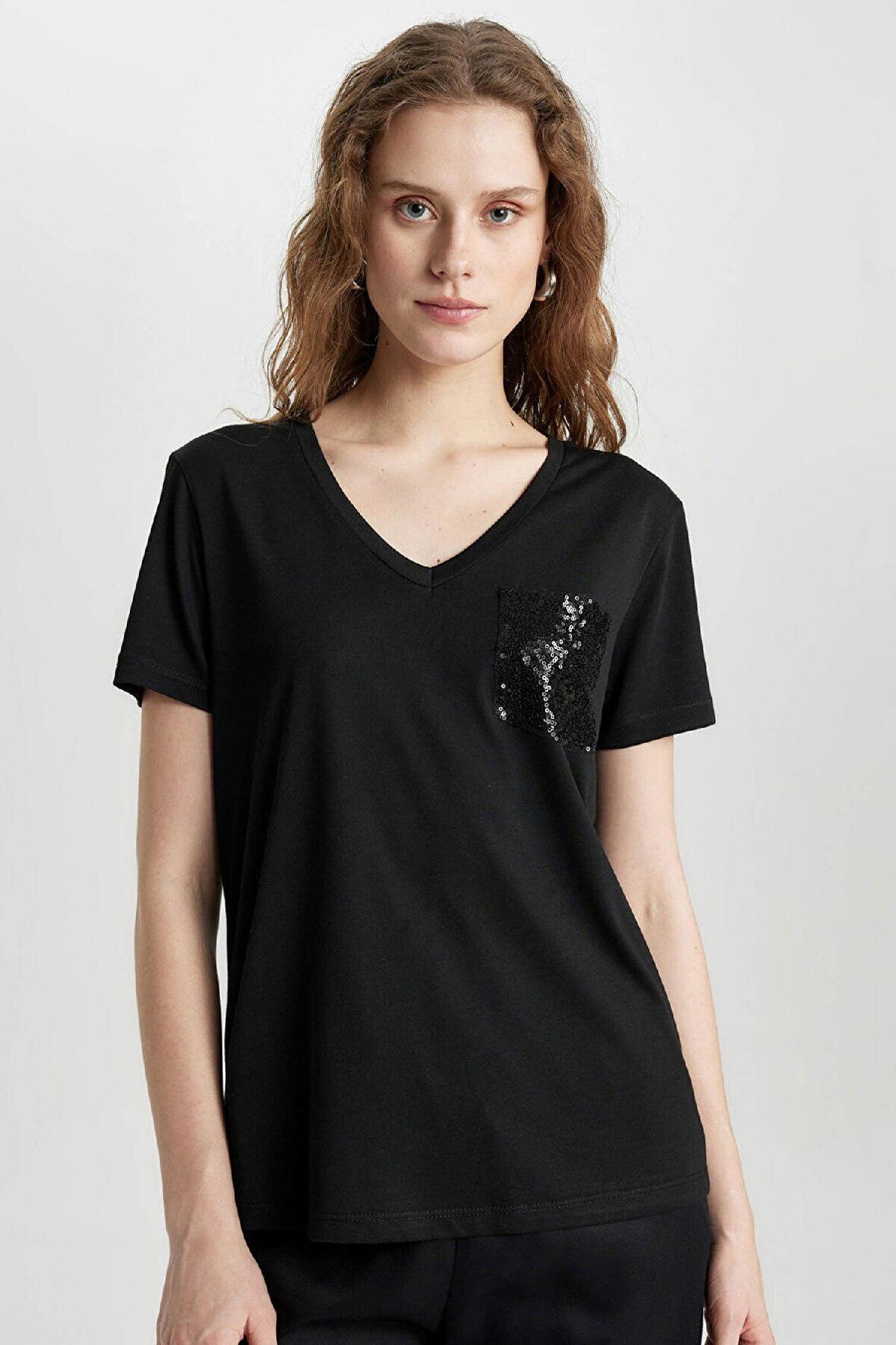 DeFacto Regular Fit V Yaka Kısa Kollu Tişört U3769AZ24SPBK81