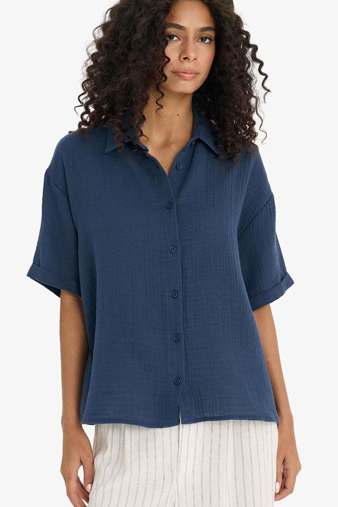 DeFacto Regular Fit Müslin Kısa Kollu Gömlek F0884AX25SMNV125