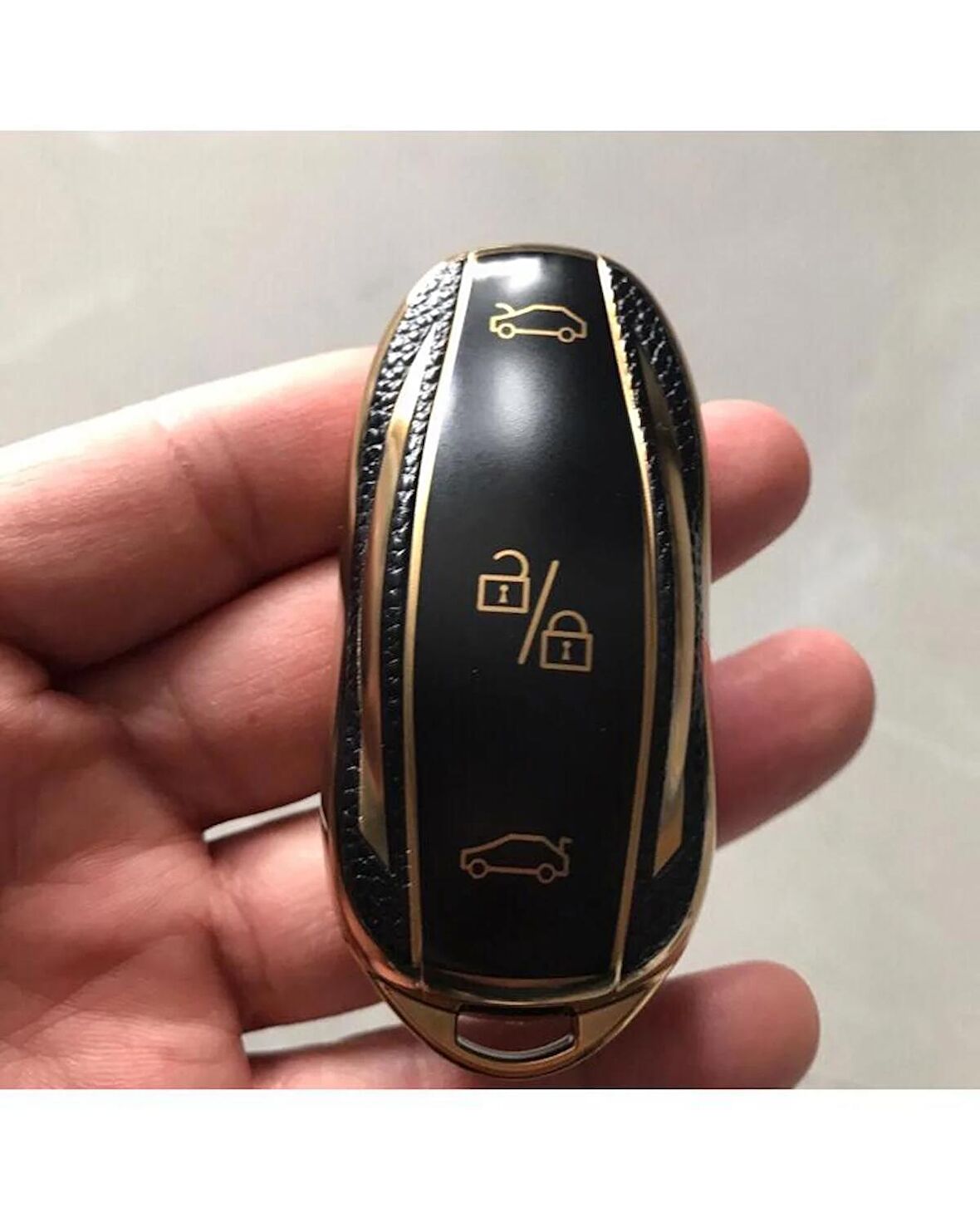 TESLA MODEL Y TİPİ ANAHTAR KORUMA KILIFI SİYAH-GOLD LÜTFEN UYUMLU ANAHTAR MODELİNE BAKINIZ