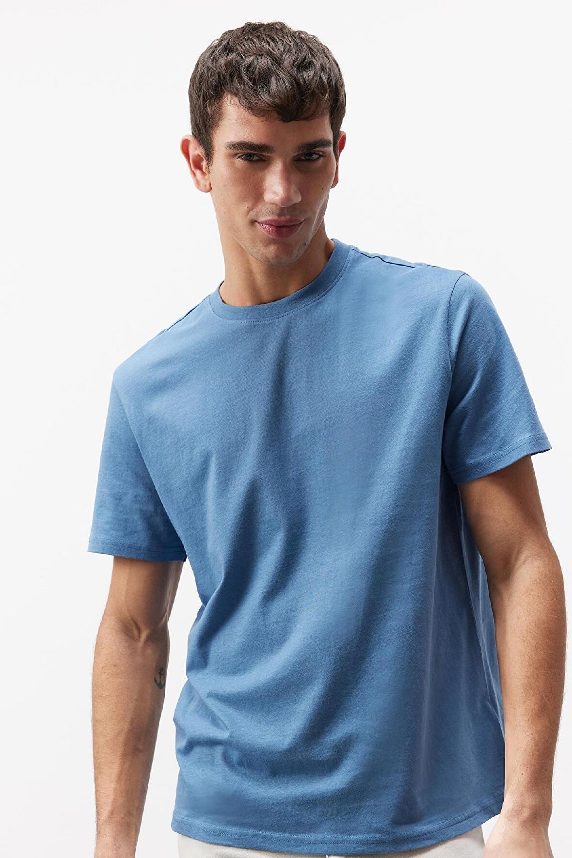 DeFacto New Regular Fit Bisiklet Yaka Basic Düz %100 Pamuk Kısa Kollu Tişört V7699AZ25SPIN195