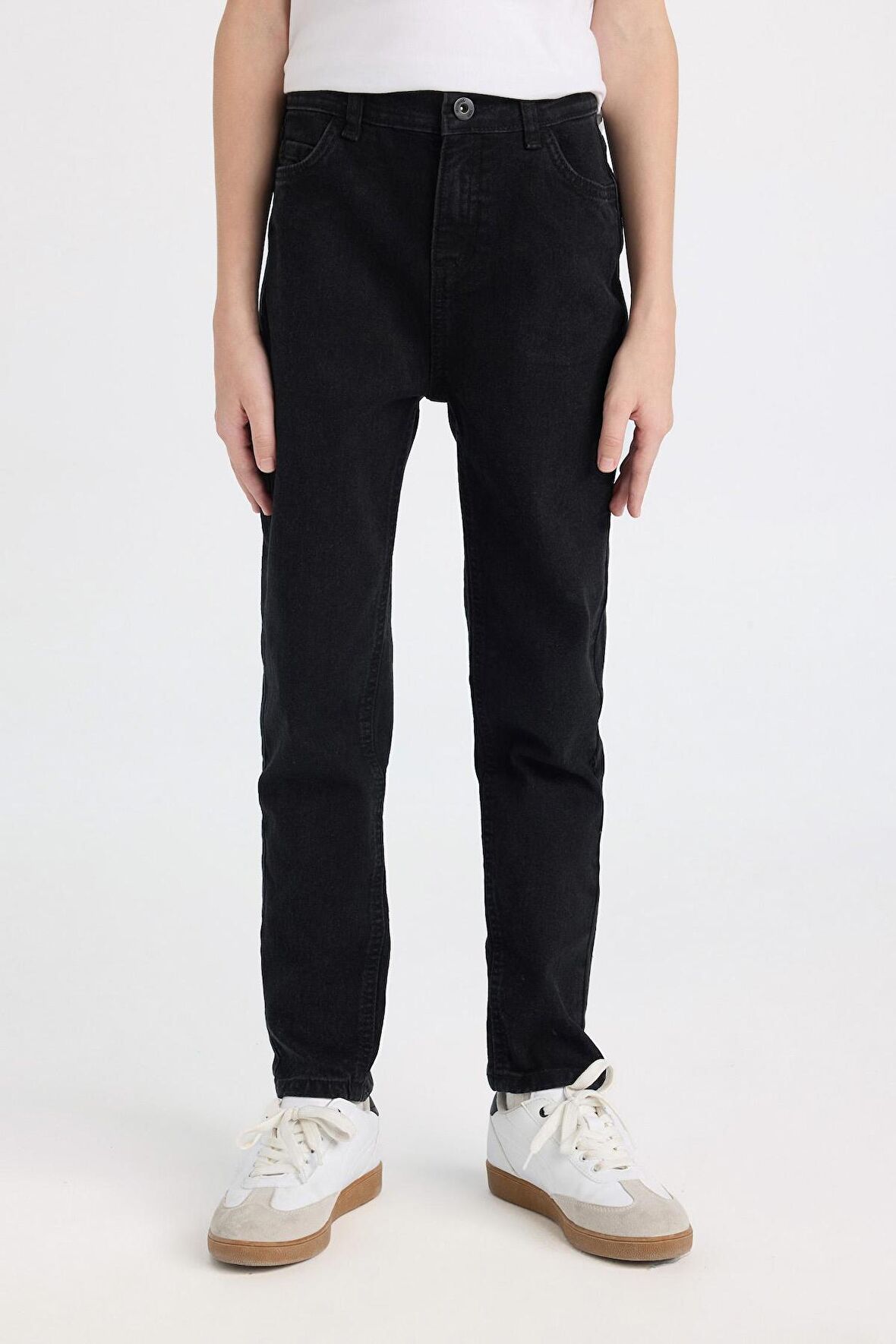 DeFacto Erkek Çocuk Slim Fit Dar Kesim Düz Paça Cepli Siyah Jean Pantolon C3683A824AUNM40