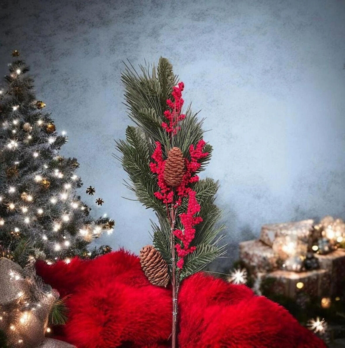 Yapay Çiçek Kokina ve Çam Dalı Uzun Dal Kozalaklı 75cm Yılbaşı Çiçeği Pıtırcıklı (1 adet)