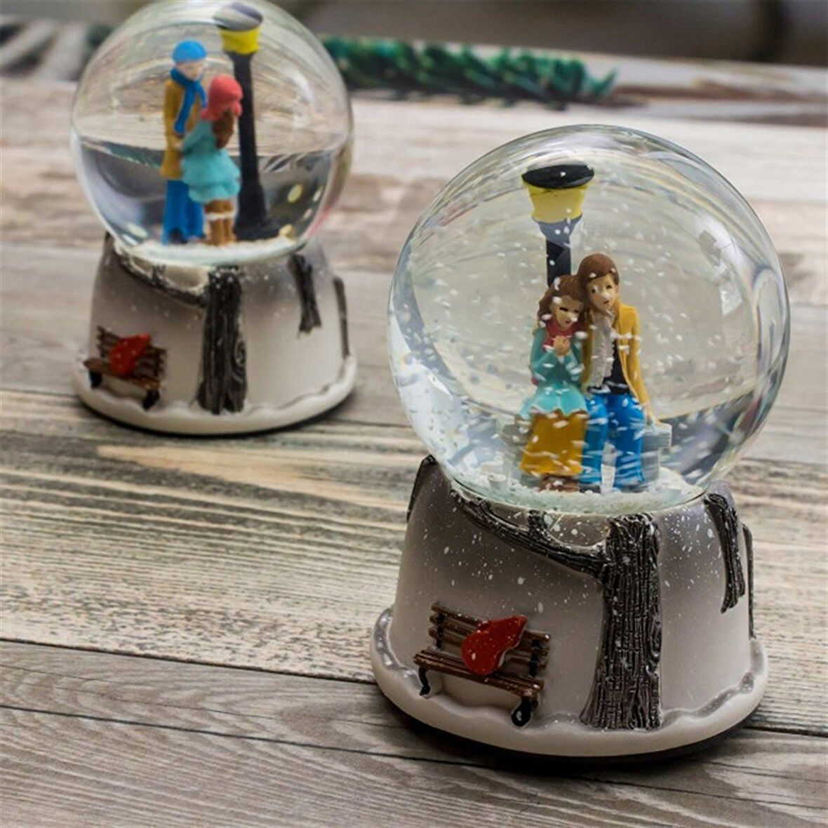 Orta Boy Sokak Lambalı Sevimli Çiftler Kar Küresi