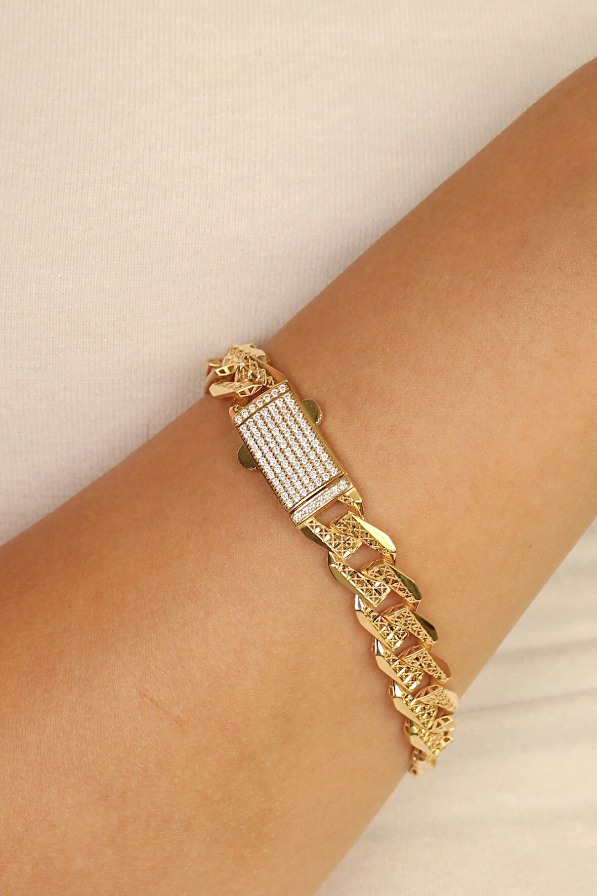 Dantel Gurmet Altın Bileklik