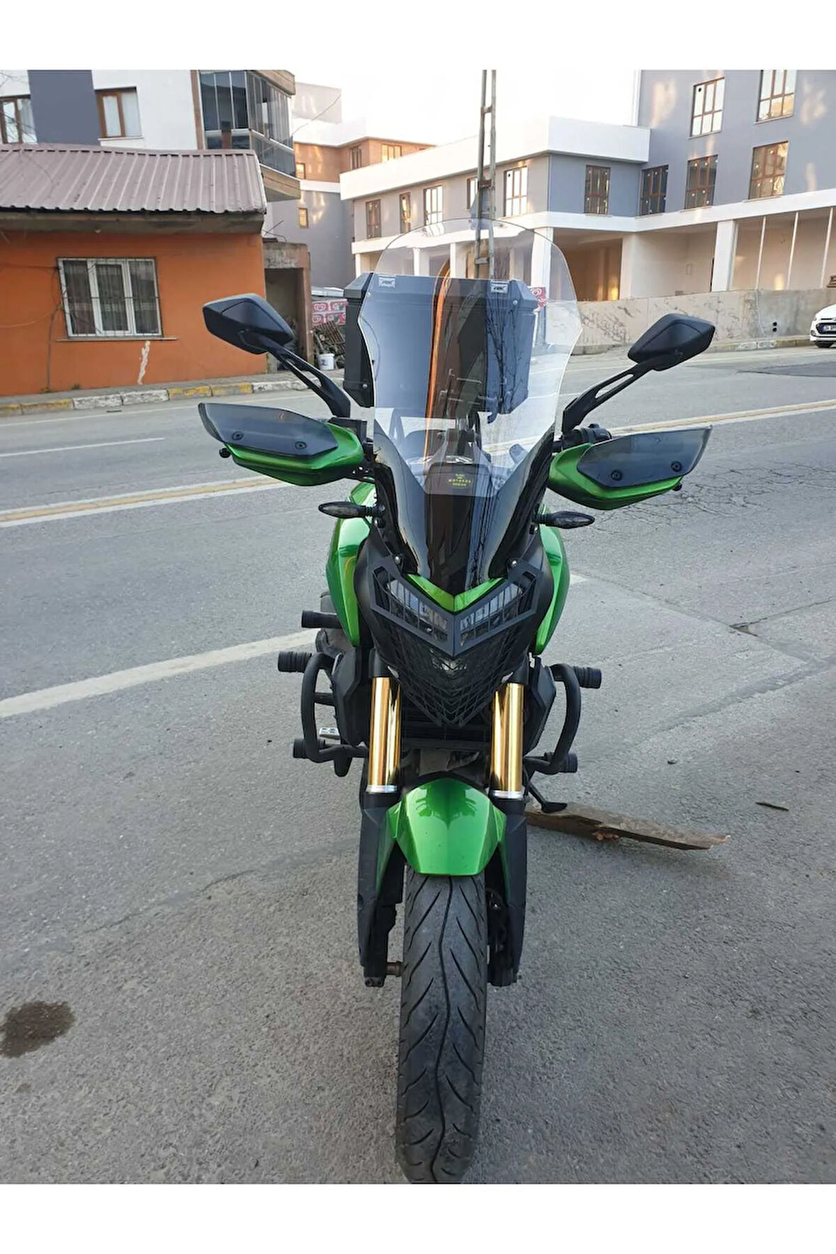 Bajaj Dominar 250 Siperlik Ön Cam 2017 2024 Model 58cm Şeffaf Renkli 4mm ORTA BOYLU CAM