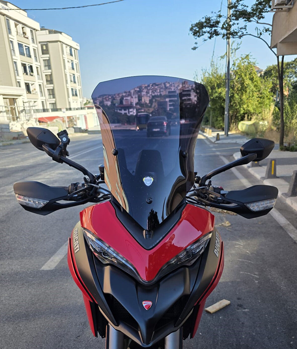 MOTOCAM Ducati Multistrada V2 Siperlik Ön Cam 2022-2025 Model 60cm Siyah Renkli 4mm