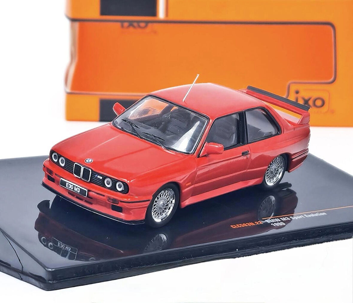  IXO 1:43 BMW M3 E30 Sport Evolution 1990 - Diecast Model Araba