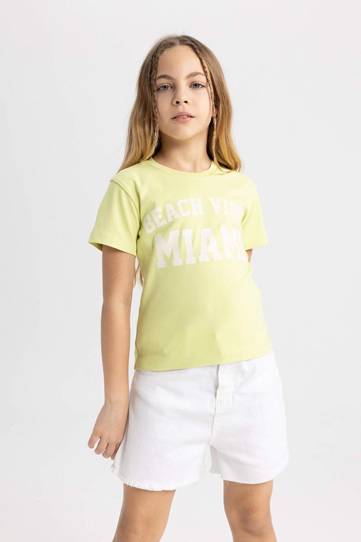 DeFacto Kız Çocuk Slim Fit Dar Kesim Bisiklet Yaka Baskılı Fitilli Kaşkorse Kısa Kollu Tişört B5102A824SMGN664