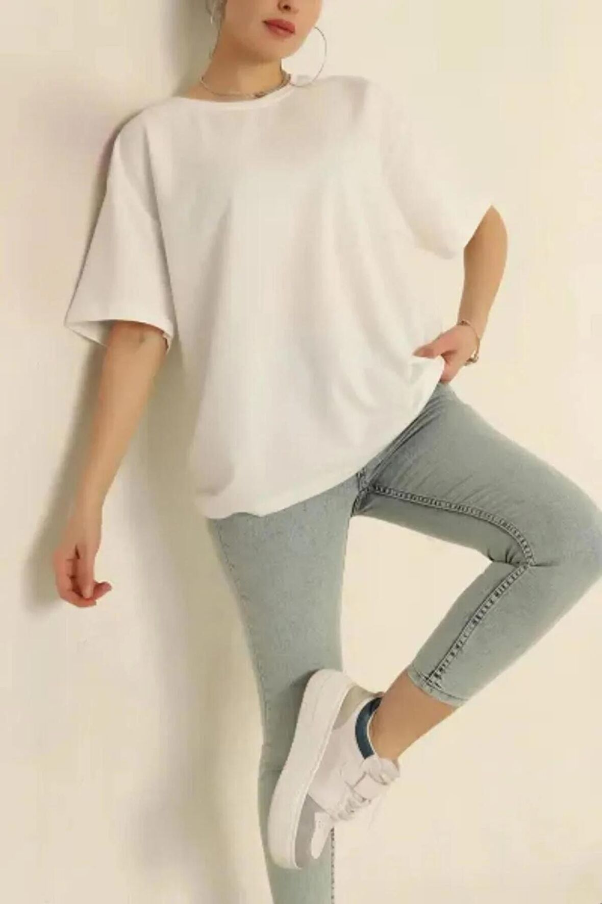 Beyaz Sırtı Yazı Baskılı Oversize Tişört