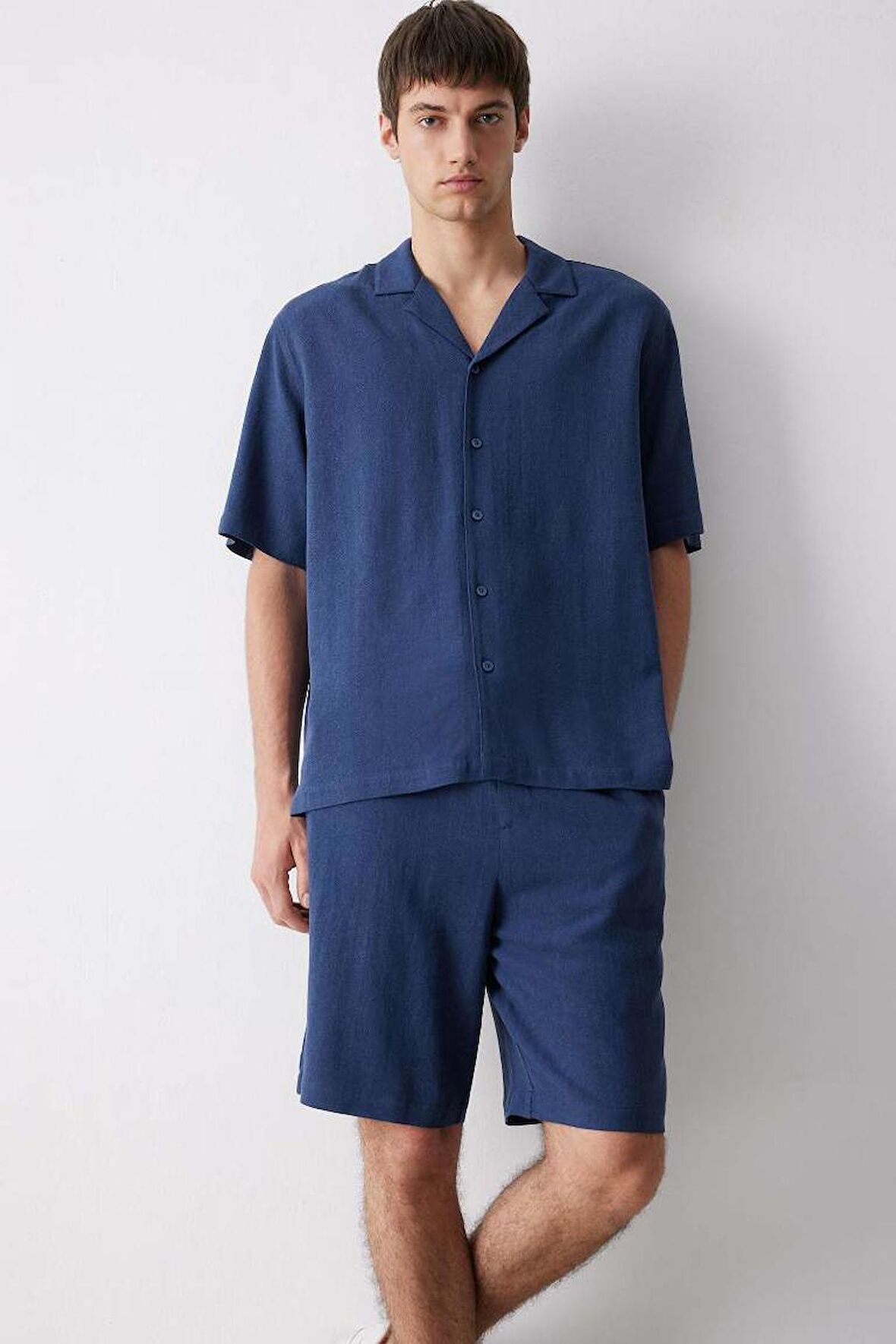 DeFacto Relax Fit Polo Yaka Pamuklu Yazlık Kısa Kollu Gömlek D8875AX25SMNV256