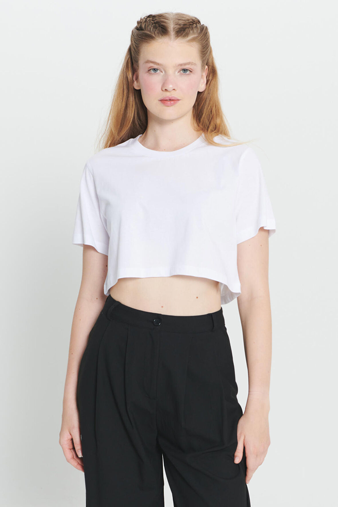 Standart Fit Normal Kesim %100 Pamuk Bisiklet Yaka Crop Tişört