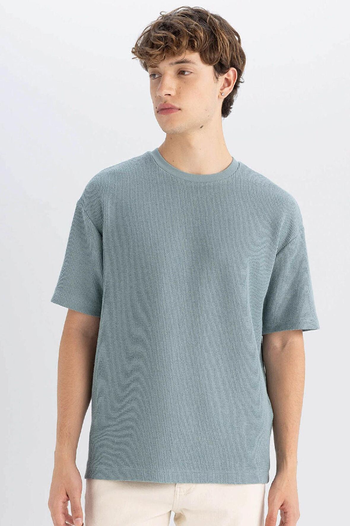 DeFacto Boxy Fit Bisiklet Yaka Kısa Kollu Tişört C8724AX24AUGN1175