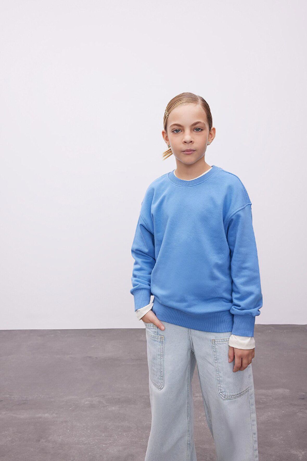 DeFacto Kız Çocuk Relax Fit Bisiklet Yaka Pamuklu Basic Düz Okul Sweatshirt A2797A824AUBE756