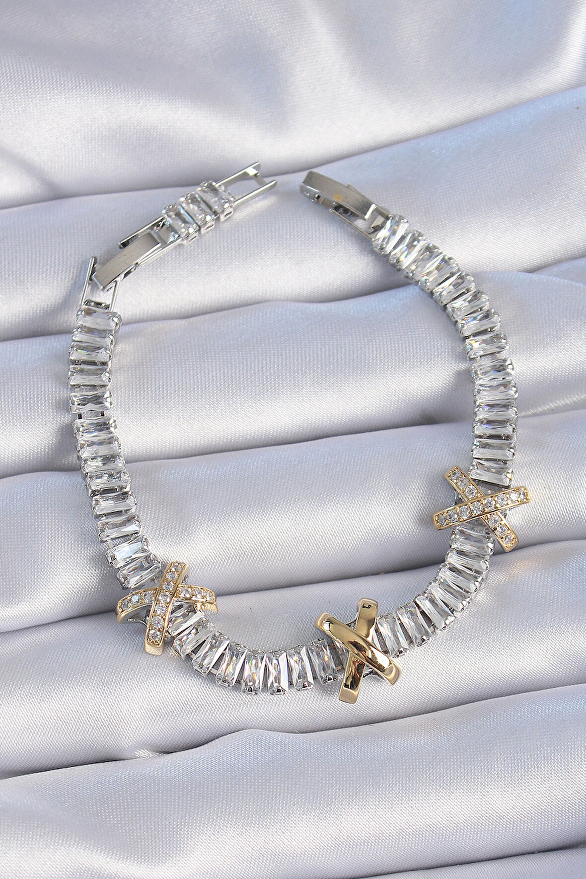 Pirinç Gümüş Renk Taşlı Su Yolu Model Vi̇p Seri Kadın Bileklik