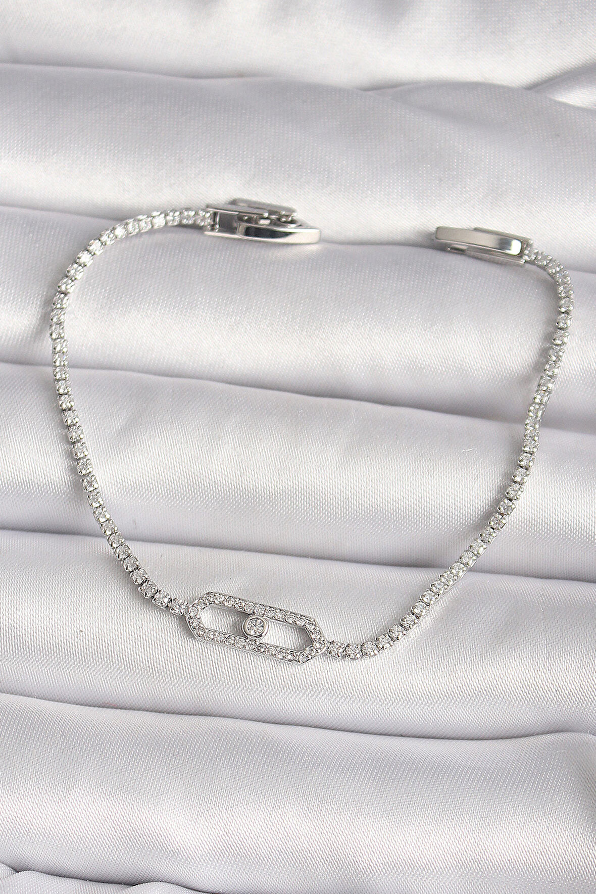 Pirinç Gümüş Renk Zirkon Taşlı Messika Model Kadın Bileklik