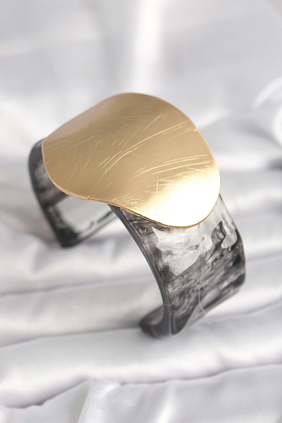 Siyah Desen Akrilik Plastik Gold Daire Plaka Model Vintage Kadın Bilezik