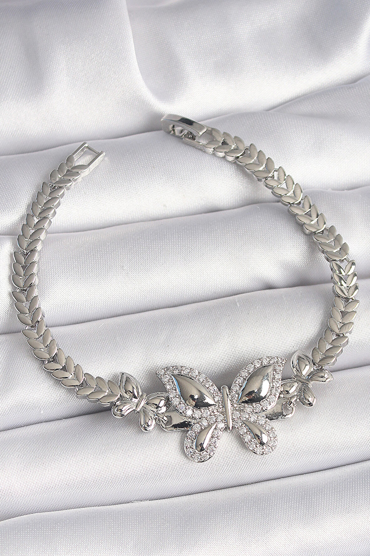 Pirinç Gümüş Renk Zirkon Taşlı Model Kadın Bileklik