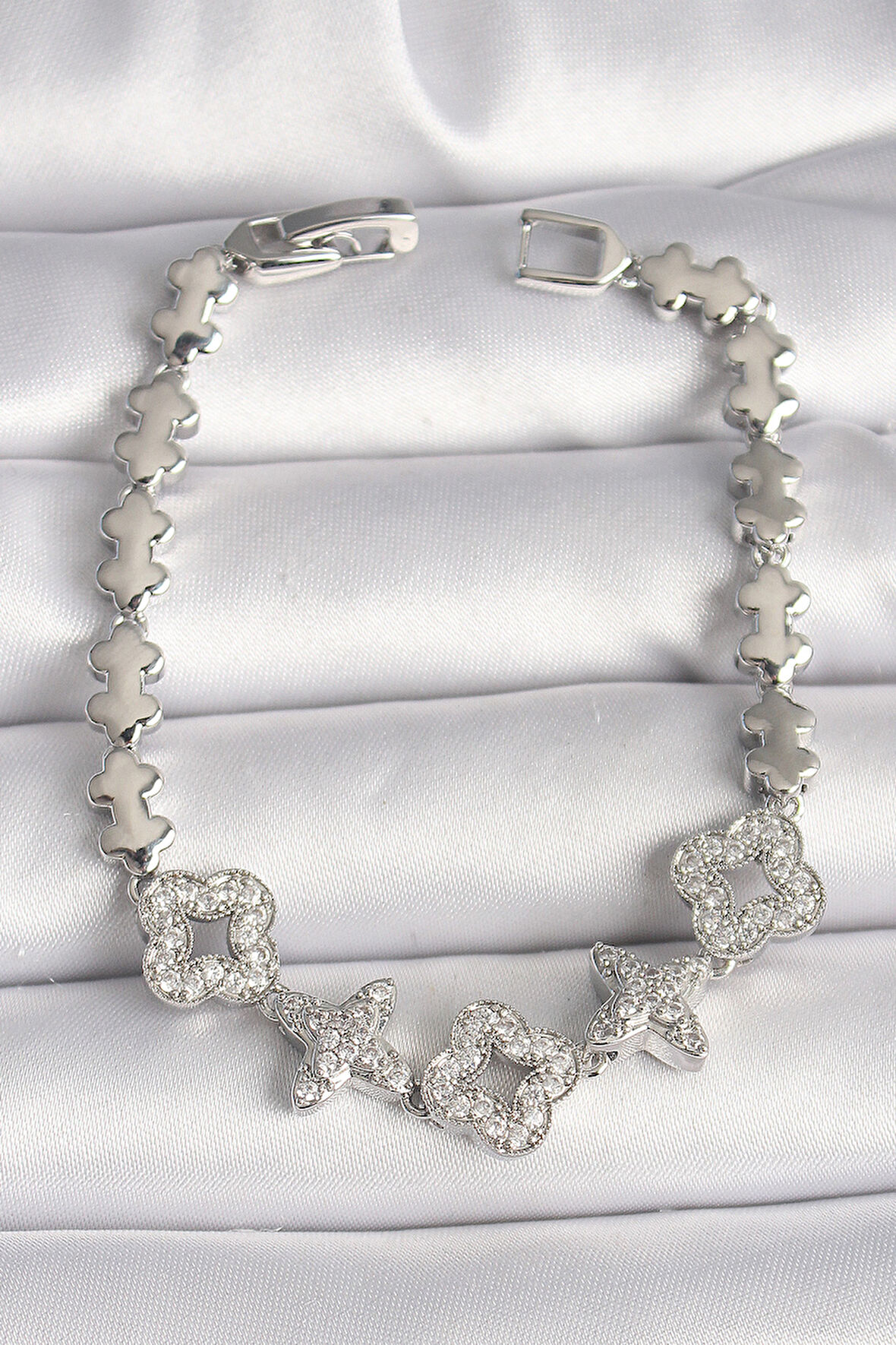 Pirinç Gümüş Renk Zirkon Taşlı Yonca Yıldız Model Kadın Bileklik