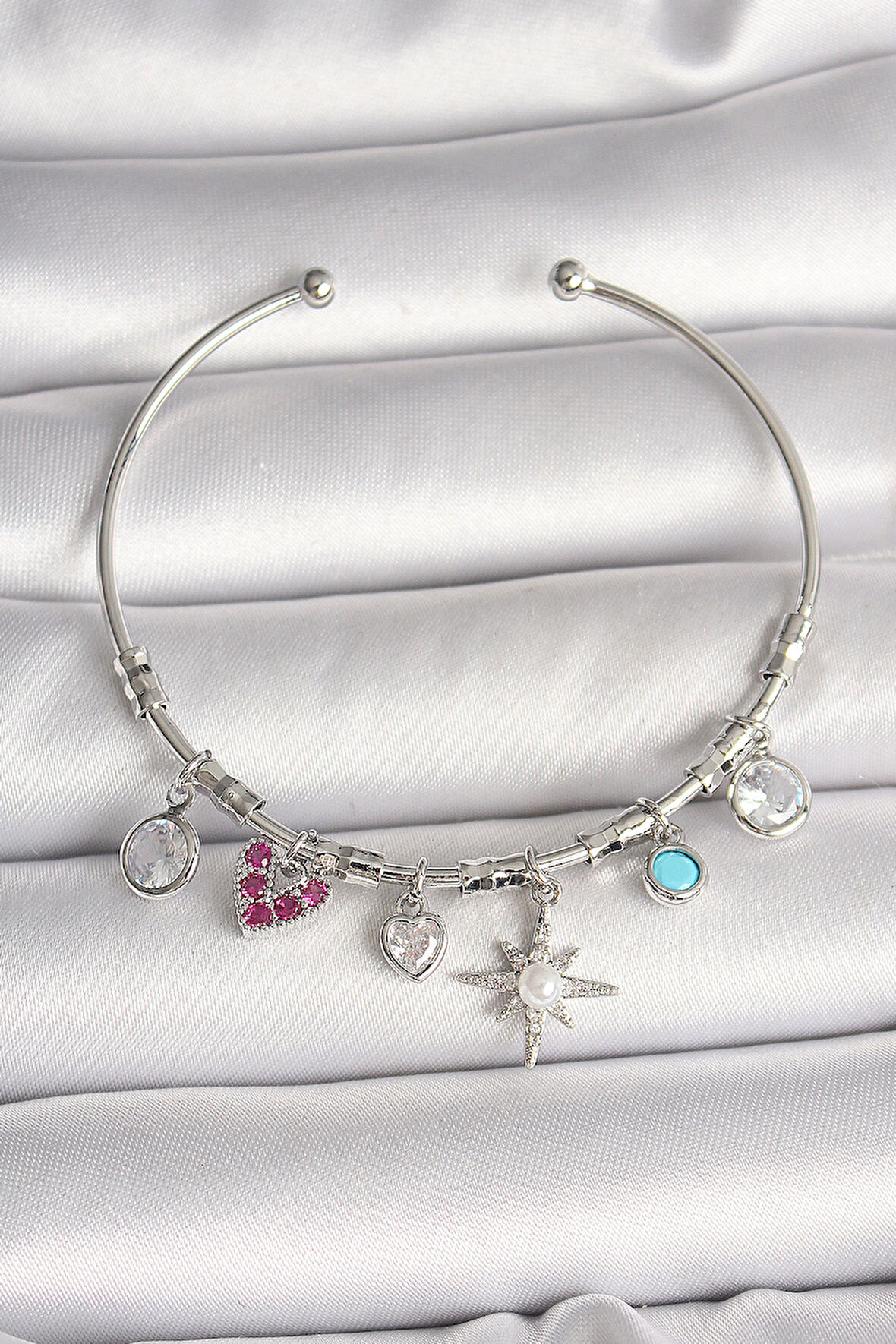 Pirinç Gümüş Renk Sallantı Zirkon Taşlı Kutup Yıldız Figür Kalp Detay Charm Kadın Bileklik