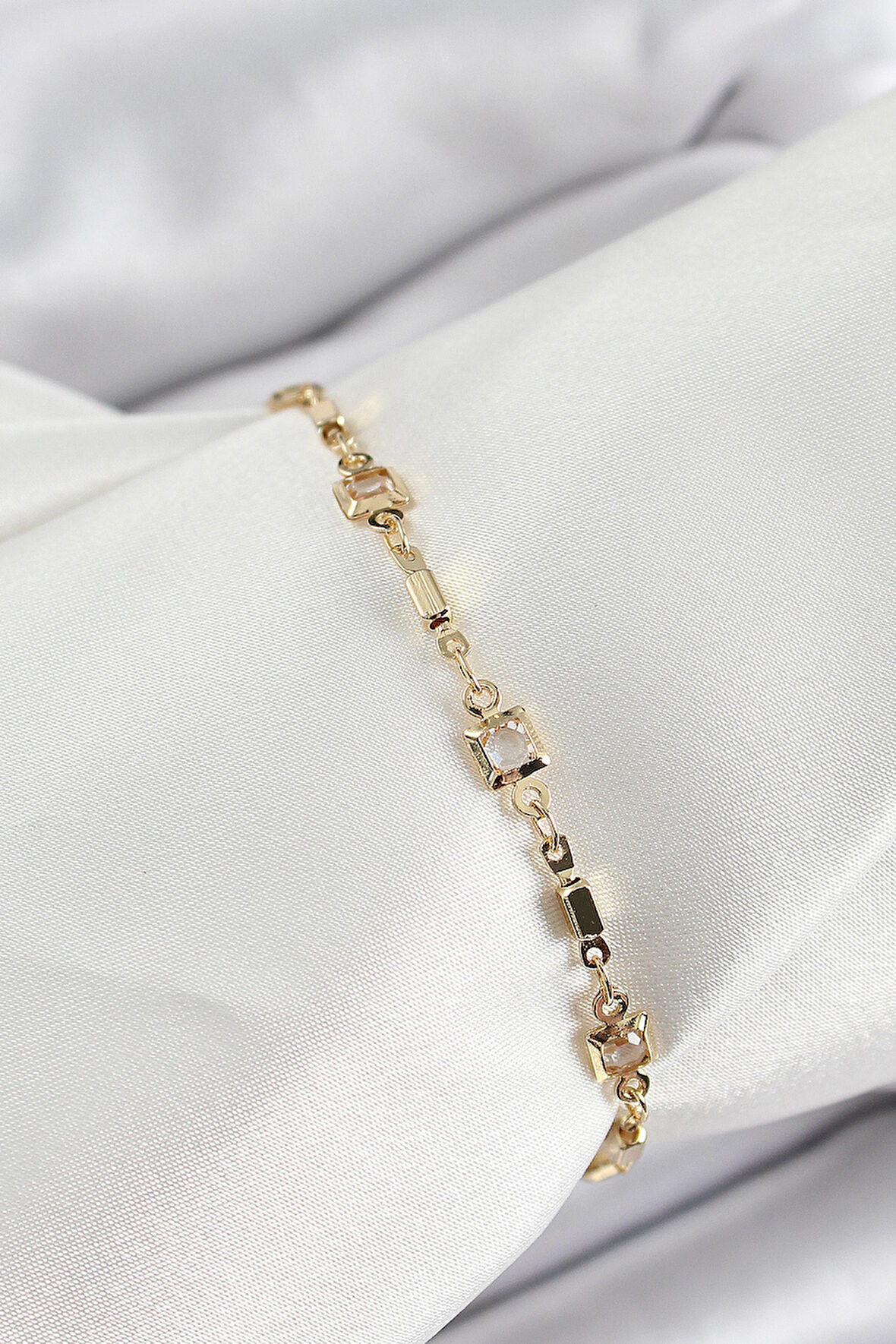 Pirinç Gold Renk Zirkon Taşlı Kadın Bileklik