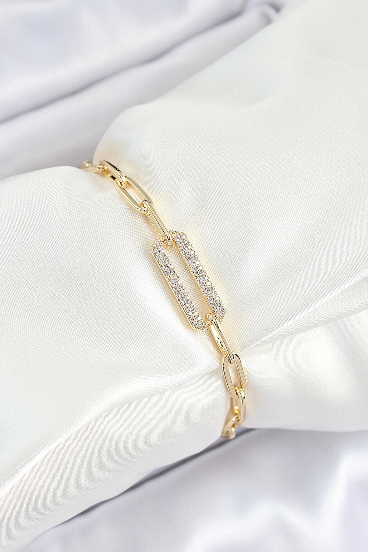 Pirinç Dikdörtgen Model Zirkon Taşlı Gold Renk Vi̇p Seri Kadın Bileklik