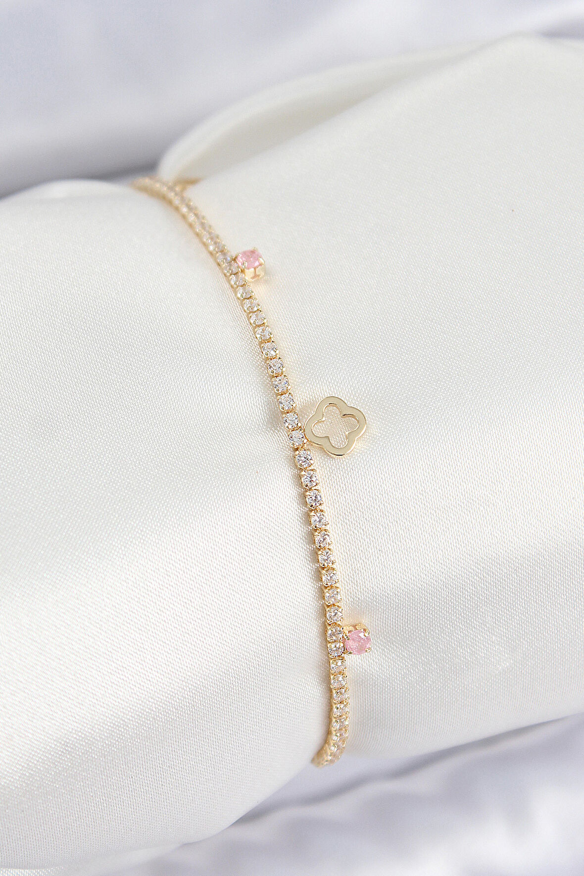 Pirinç Zirkon Taşlı Yonca Model Gold Renk Kadın Bilekilk