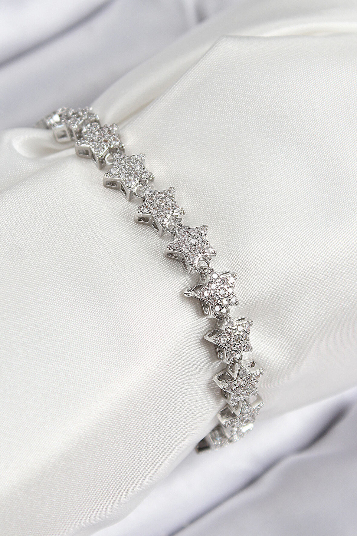 Vip Seri Pirinç Zirkon Taşlı Sıralı Yıldız Model Gümüş Renk Kadın Bileklik