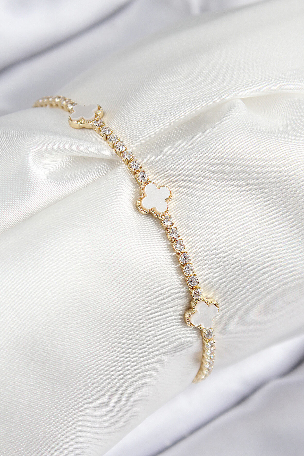 Pirinç Zirkon Taşlı Yonca Model Gold Renk Kadın Bileklik