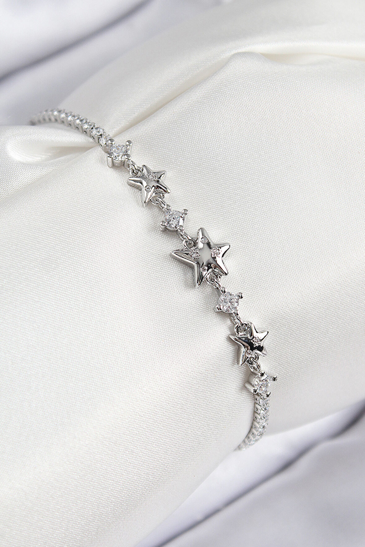 Pirinç Zirkon Taşlı Yıldız Model Gümüş Renk Kadın Bileklik