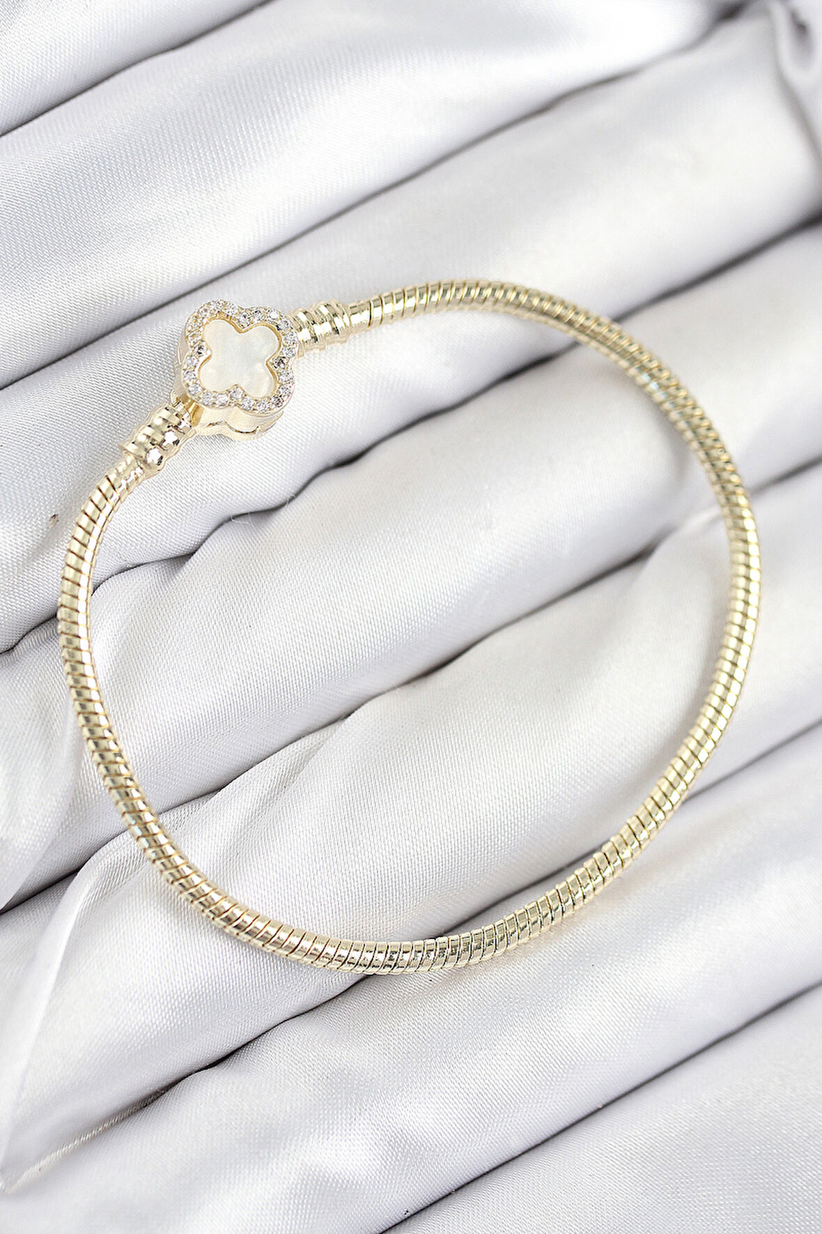 Pirinç Charm Zirkon Taşlı Yonca Model Gold Renk Kadın Bileklik