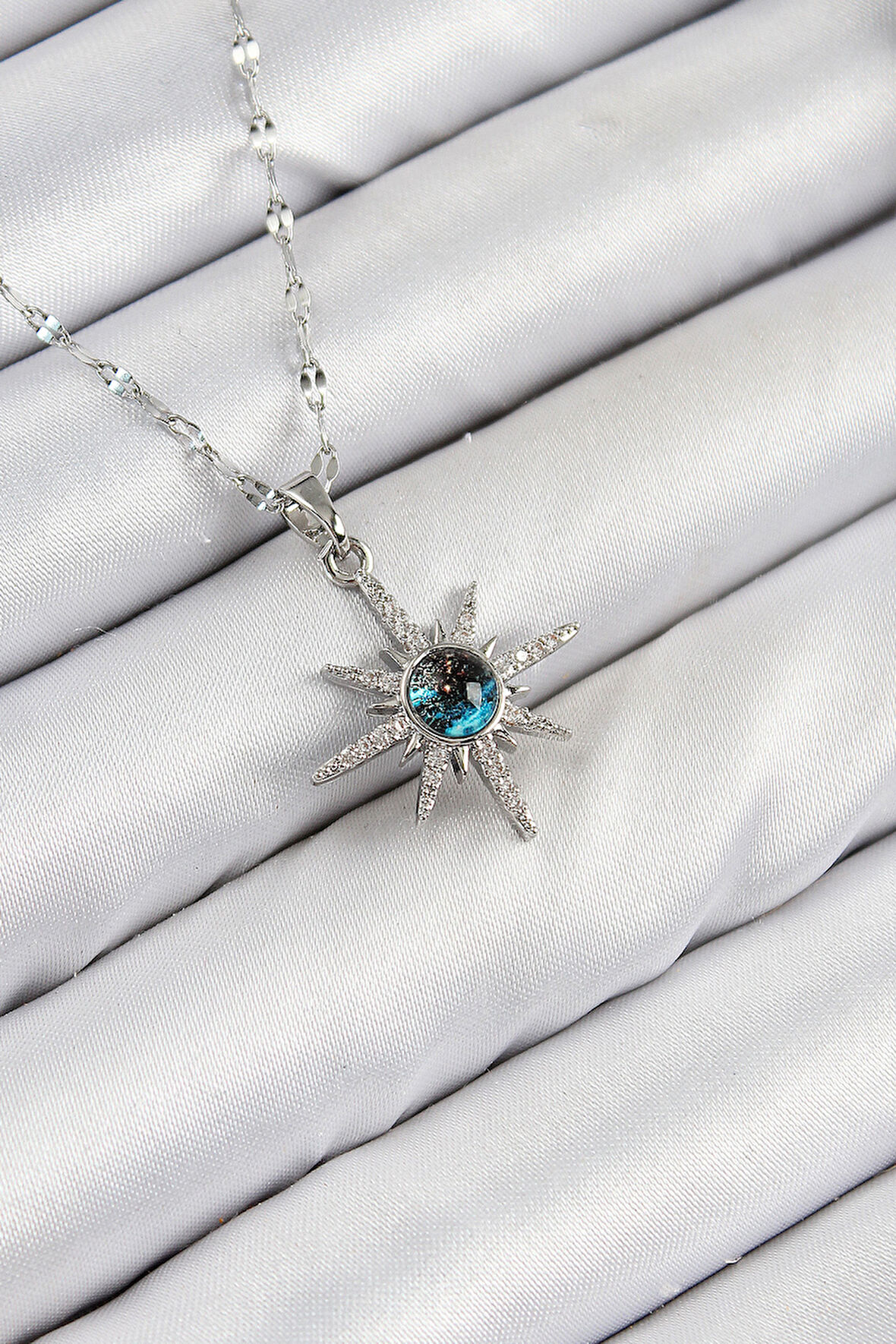 316L Çelik Zirkon Taşlı Kutup Yıldızı Model Gümüş Renk Kadın Kolye