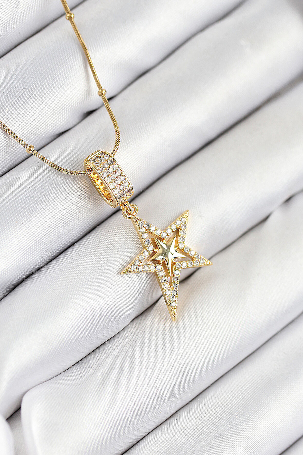 316L Çelik Zirkon Taşlı Yıldız Model Gold Renk Kadın Kolye