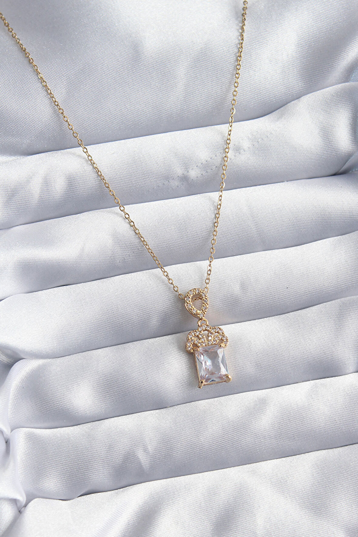 316L Çelik Zincir Gold Renk Zirkon Taşlı Model Kadın Kolye