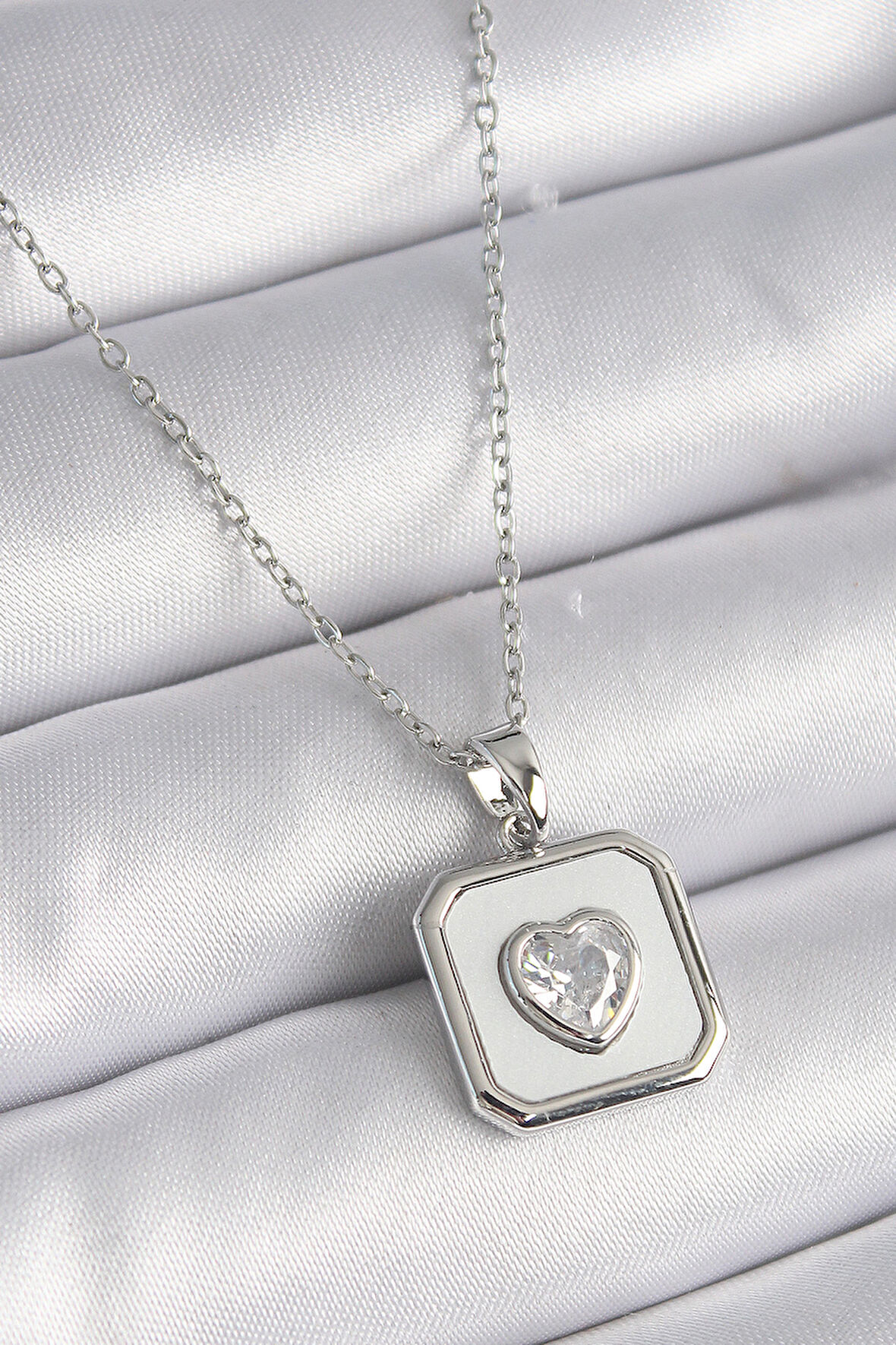 316L Çelik Gümüş Renk Madalyon Kalp Zirkon Taş İşleme Kadın Kolye