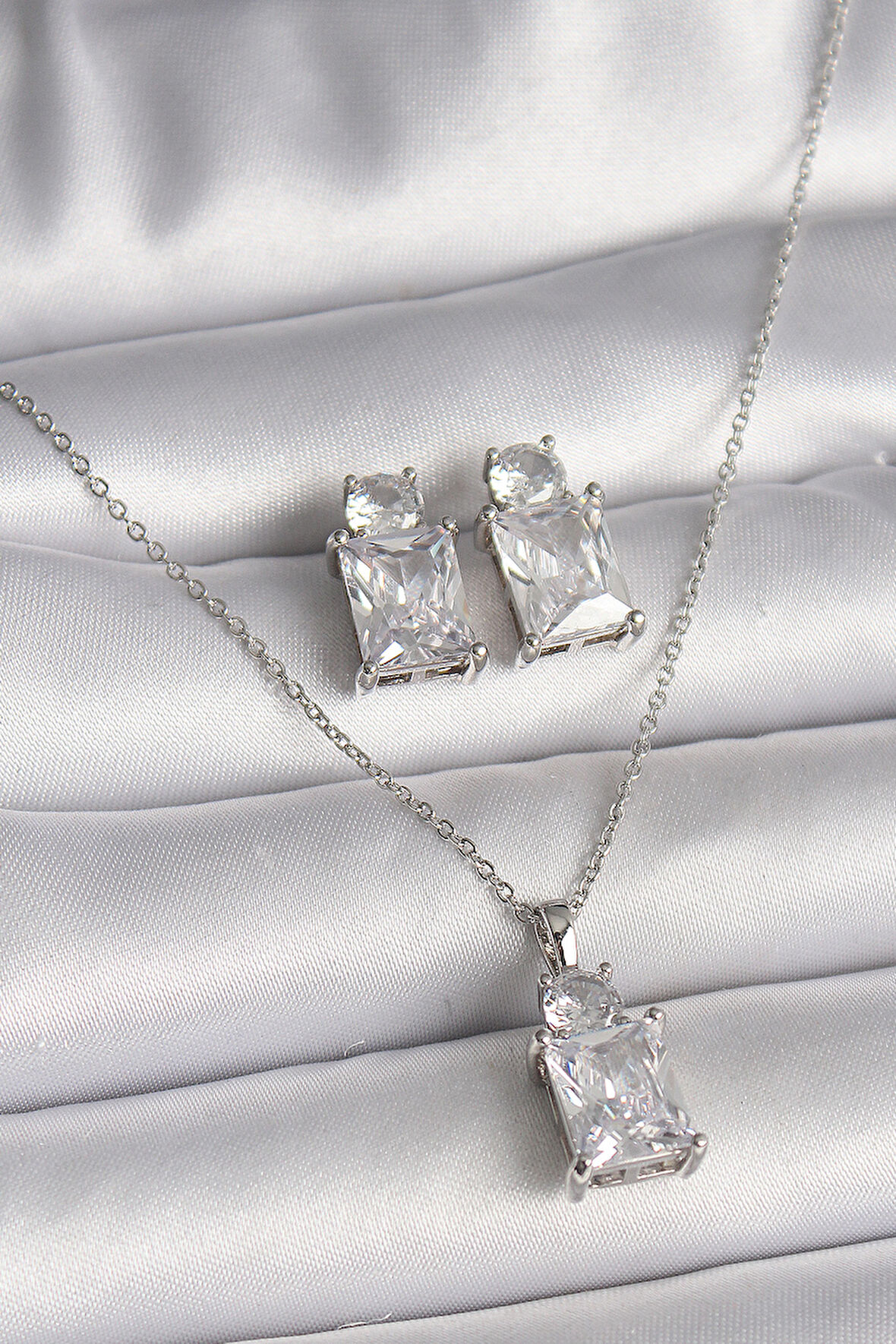 316L Çelik Gümüş Renk Zincir Zirkon Taşlı Kadın Kolye Küpe Seti